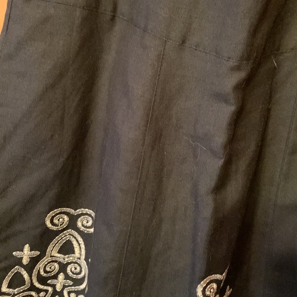 NWOT connection 18 black skirt with appliqué. Size medium. - Picture 3 of 12